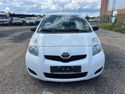 Weiß Gebraucht 2010 Toyota Yaris Cool Kleinwagen | 2.500 € (Fairer Preis)
