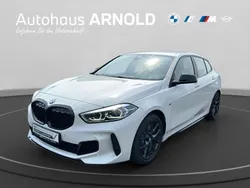 Alpinweiß uni Gebraucht 2024 BMW M135 Sport Line Kleinwagen | 40.320 € (Fairer Preis)