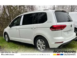 Oryxweiß perlmutteffekt Gebraucht 2025 VW Touran R-line Van / Kleinbus | 46.490 €