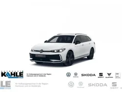 Weiß (pure white (weiß)) Neu 2025 VW Passat R-line Kombi | 55.830 € (Teuer)