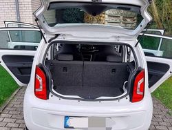 Weiß Gebraucht 2015 VW up! Move Kleinwagen | 6.800 € (Fairer Preis)