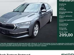 Grau Gebraucht 2024 Skoda Octavia Selection Kombi | 25.930 € (Superpreis)
