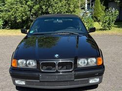 Schwarz Gebraucht 1995 BMW 318 Cabriolet Sport Line Cabrio | 8.900 €