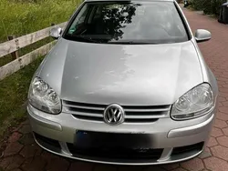Silber Gebraucht 2005 VW Golf V Kleinwagen | 5.490 €