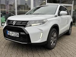 Weiß (cool white pearl metallic) Neu 2025 Suzuki Vitara Comfort SUV | 25.190 € (Fairer Preis)