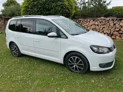 Weiß Gebraucht 2010 VW Touran Highline Van / Kleinbus | 7.150 € (Guter Preis)