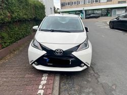 Weiß Gebraucht 2015 Toyota Aygo X-play Kleinwagen | 6.400 € (Guter Preis)
