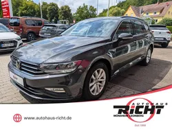 Grau Gebraucht 2023 VW Passat Business Kombi | 19.970 € (Guter Preis)