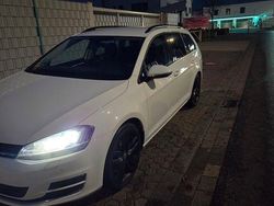 Weiß Gebraucht 2016 VW Golf VII Comfortline Kombi | 13.750 € (Teuer)