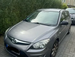 Grau Gebraucht 2012 Hyundai i30 Limousine | 2.600 € (Superpreis)