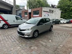 Silber Gebraucht 2012 Toyota Yaris Limousine | 3.900 € (Fairer Preis)