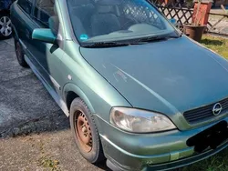 Grün Gebraucht 1999 Opel Astra Limousine | 900 € (Fairer Preis)
