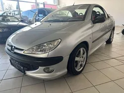 Grau Gebraucht 2003 Peugeot 206 | 2.200 €