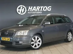 Grau Gebraucht 2004 Toyota Avensis Luna Kombi | 2.450 € (Teuer)