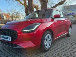 Burning red Neu 2025 Suzuki Swift Club Kleinwagen | 17.250 €
