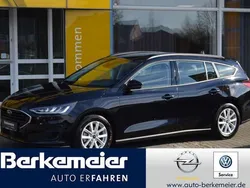Obsidianschwarz (metallic) Gebraucht 2022 Ford Focus Kombi | 21.690 € (Guter Preis)
