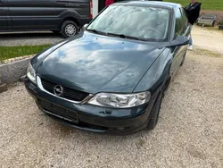 Grün Gebraucht 2001 Opel Vectra Selection Limousine | 849 € (Superpreis)