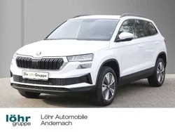 Moonweiss metallic Gebraucht 2023 Skoda Karoq Selection SUV | 28.480 € (Guter Preis)
