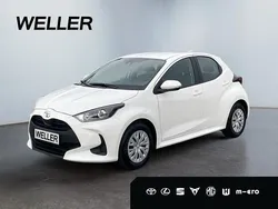 Weiß (schneeweiß) Neu 2025 Toyota Yaris Hybrid Comfort Kleinwagen | 23.990 € (Superpreis)