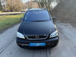 Schwarz Gebraucht 2004 Opel Zafira OPC Van / Kleinbus | 3.800 € (Etwas zu teuer)