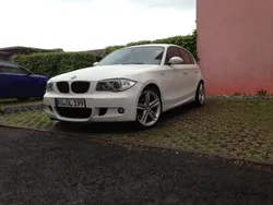Weiß Gebraucht 2009 BMW 118 Kleinwagen | 15.500 €