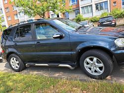 Blau Gebraucht 2004 Mercedes ML270 SUV | 4.500 €