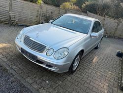 Silber Gebraucht 2003 Mercedes E200 Limousine | 3.999 € (Guter Preis)