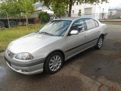 Silber Gebraucht 2001 Toyota Avensis Limousine | 3.300 € (Etwas zu teuer)