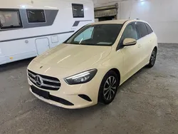 Beige Gebraucht 2022 Mercedes B180 Van / Kleinbus | 14.990 €