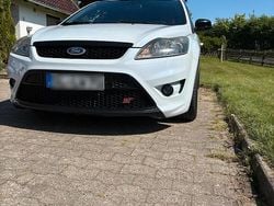 Weiß Gebraucht 2008 Ford Focus ST Limousine | 7.500 €