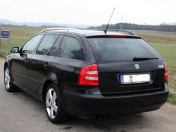 Schwarz metallic Gebraucht 2008 Skoda Octavia Kombi | 12.795 €