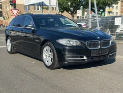 Saphirschwarz (metallic) Gebraucht 2017 BMW 520 Performance Kombi | 13.950 € (Superpreis)