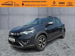 Grau Gebraucht 2023 Dacia Sandero Expression Kleinwagen | 16.491 € (Etwas zu teuer)