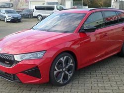 Rot Gebraucht 2024 Skoda Octavia RS Kombi | 40.990 € (Fairer Preis)