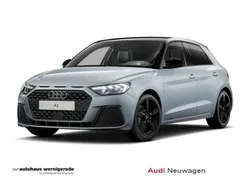 Distriktgrün metallic Neu 2025 Audi A1 Sportback Sport Kleinwagen | 33.594 € (Teuer)