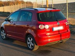 Rot Gebraucht 2010 VW Golf Plus Cross Van / Kleinbus | 4.444 €