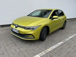 Gelb Gebraucht 2022 VW Golf VIII Active Limousine | 18.696 € (Guter Preis)