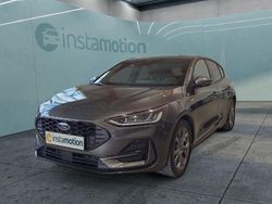 Grau Gebraucht 2024 Ford Focus ST-Line Limousine | 26.699 € (Fairer Preis)