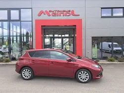Rot Gebraucht 2018 Toyota Auris Hybrid Edition-S Limousine | 15.470 € (Fairer Preis)