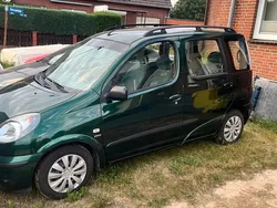 Grün Gebraucht 2001 Toyota Yaris Kombi | 1.750 € (Superpreis)