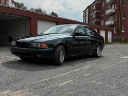 Grün Gebraucht 1997 BMW 523 Limousine | 5.500 € (Teuer)