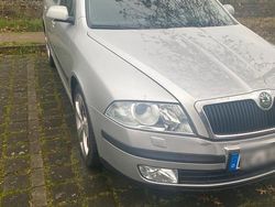 Grau Gebraucht 2005 Skoda Octavia Kleinwagen | 3.399 € (Guter Preis)
