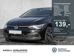 Deep black perleffekt Gebraucht 2022 VW Golf VIII Style Limousine | 22.980 € (Superpreis)