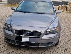 Grau Gebraucht 2004 Volvo V40 Limousine | 2.000 €