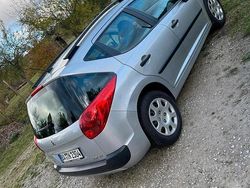 Silber Gebraucht 2008 Peugeot 207 Kombi | 1.990 €