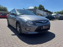 Grau Gebraucht 2012 Hyundai i30 Classic Limousine | 6.990 € (Etwas zu teuer)