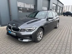 Grau Gebraucht 2021 BMW 330e Sport Line Kombi | 29.980 € (Fairer Preis)