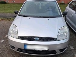 Grau Gebraucht 2005 Ford Fiesta Kleinwagen | 750 € (Guter Preis)