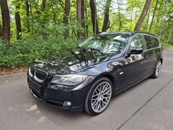 Schwarz Gebraucht 2010 BMW 330 Comfort Edition Kombi | 11.500 € (Guter Preis)