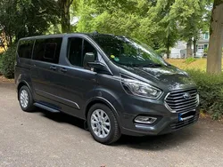 Grau Gebraucht 2023 Ford Tourneo Custom Titanium Van / Kleinbus | 38.200 € (Guter Preis)